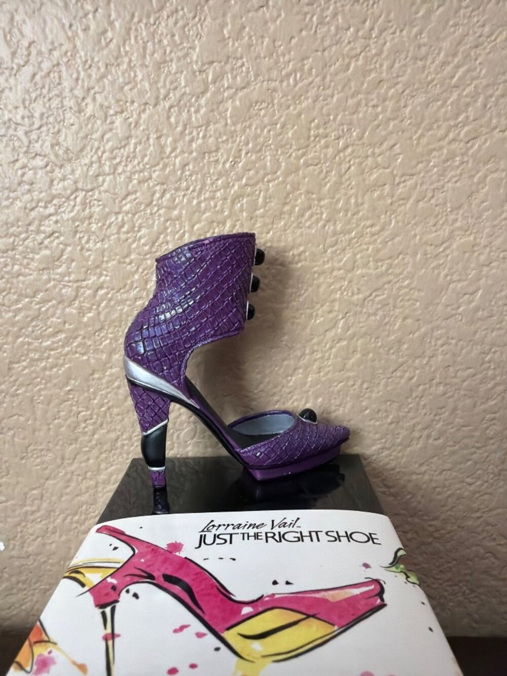 2010 Lorraine Vail Just the Right Shoe "Knockout" Mini Shoe Fig Purple NEW - Picture 5 of 10